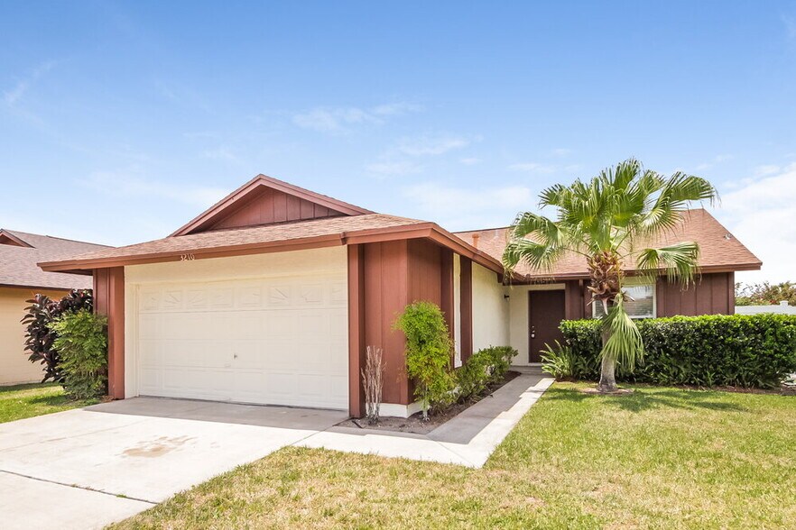 Primary Photo - 3210 Tomahawk Dr
