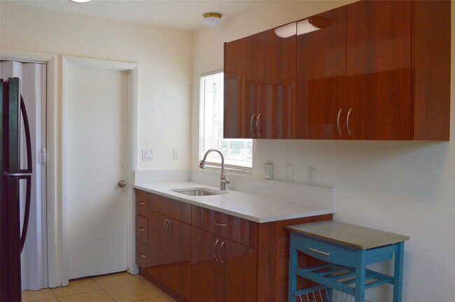 Building Photo - 1107 NW 2nd Ave