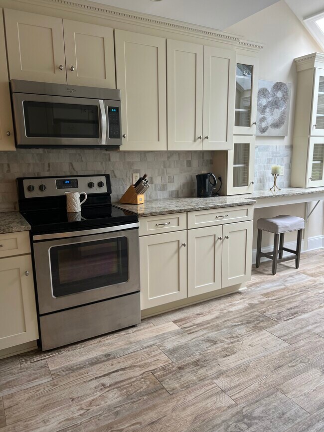 Building Photo - 60 Carnoustie Rd