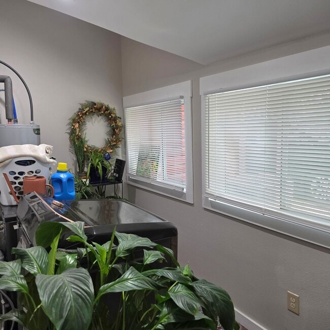 Building Photo - Remodeled 2 Bedroom, 1 Bath Home