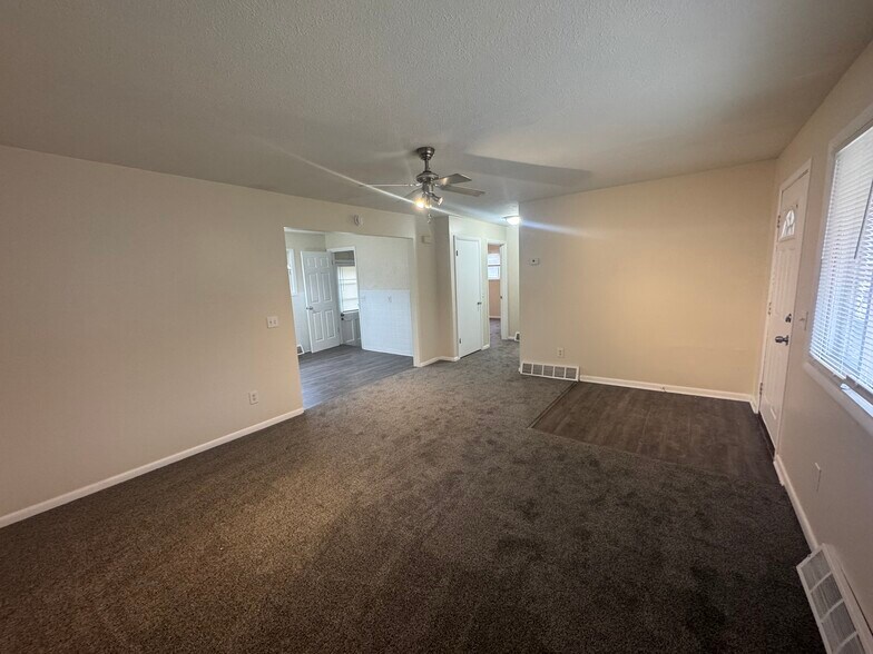 Building Photo - 1325 Vermont Pl NE