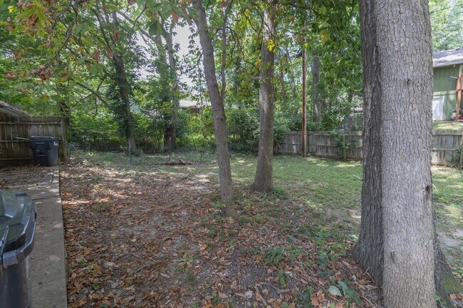 Building Photo - 1613-1615 Radcliffe Dr