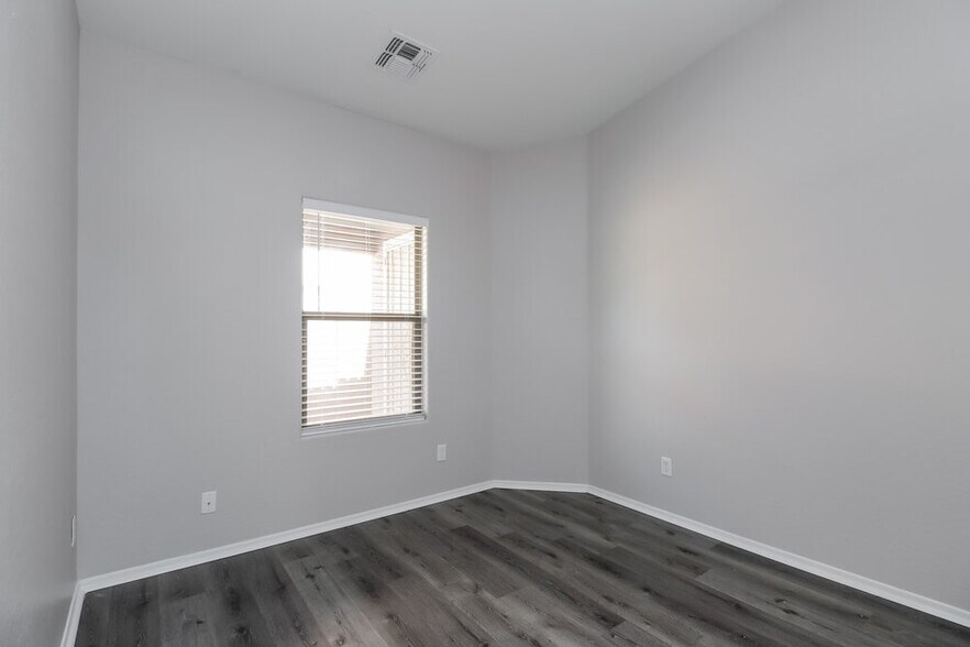 Building Photo - 5727 S 17th Ave