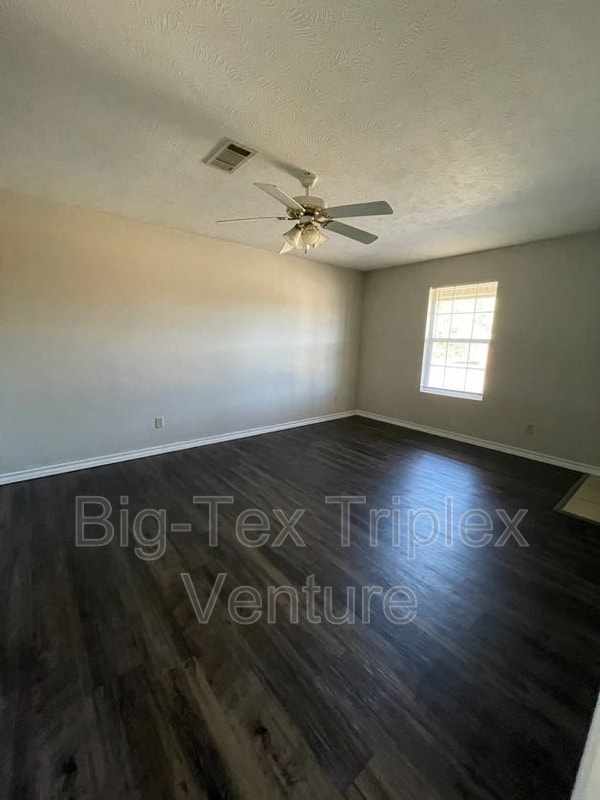 Building Photo - 269 N Pecan St