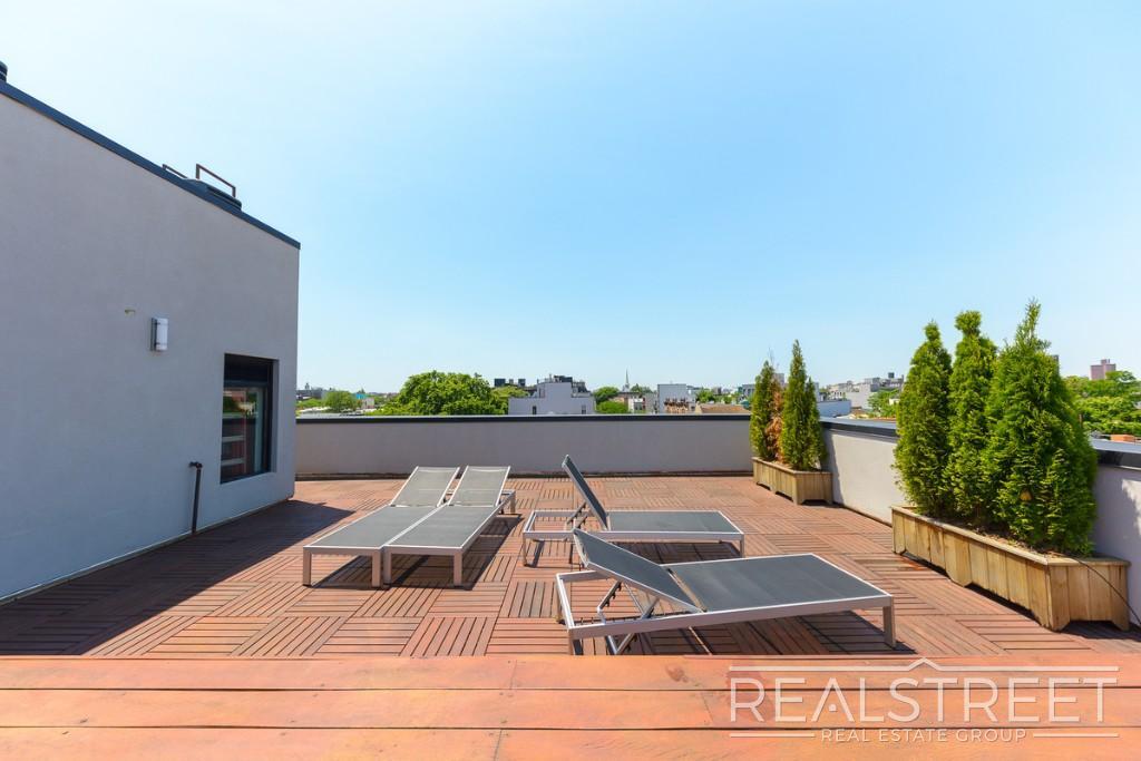 Building Photo - Luxury 2 BR in Bushwick with Balcony & Roof Deck!