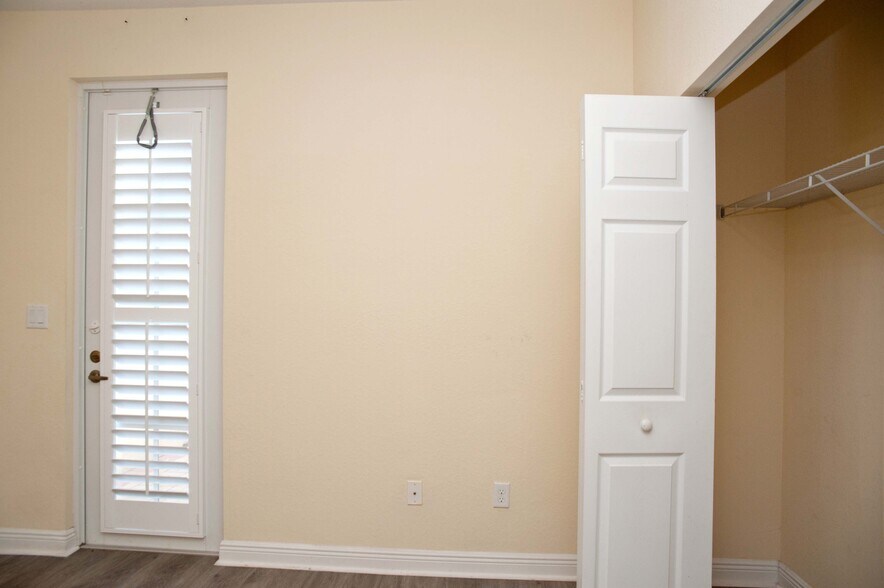 Building Photo - 14620 SW 15th St