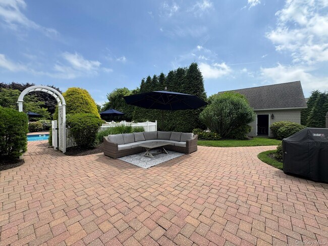 Building Photo - 365 Chablis Path