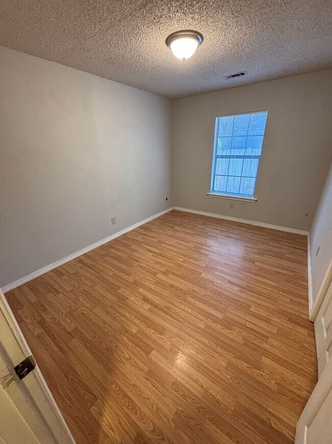 Building Photo - **COMING MID-JUNE** Located off Wedington Dr! 3 Bedroom 2 Bathroom Single Family Home!