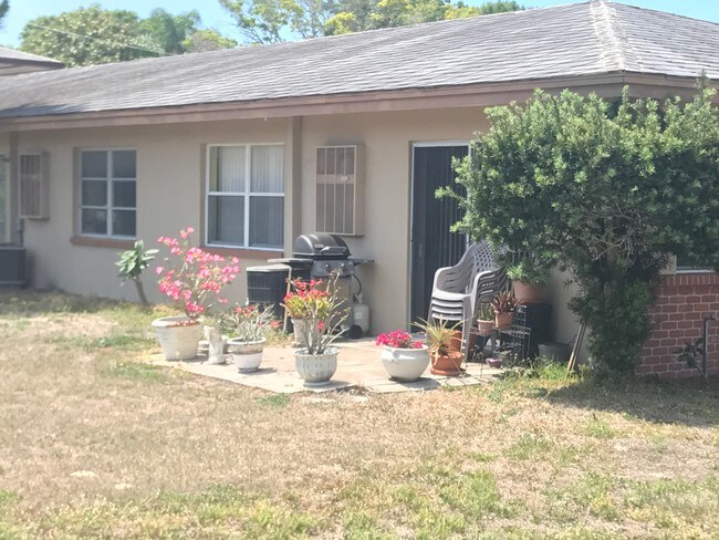 Building Photo - 575 Clearwater Largo Rd N