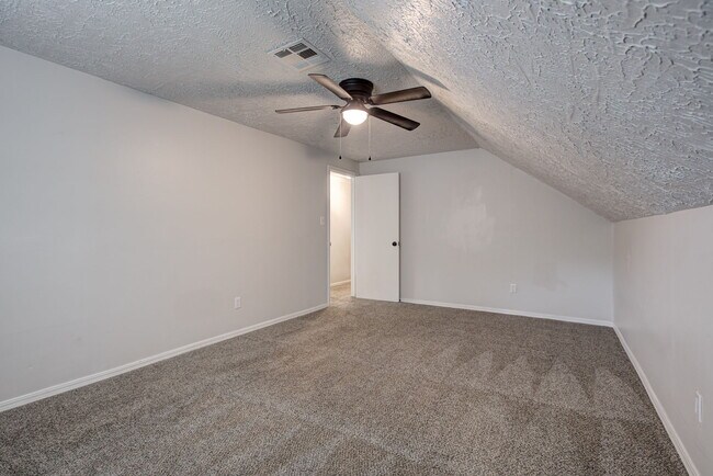 Building Photo - 1707 Ridgemont Cir