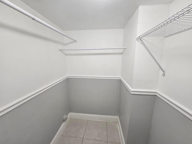 Building Photo - 1005 S Flagler Ave