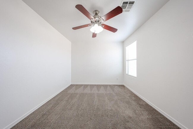 Building Photo - 41298 W Park Hill Dr