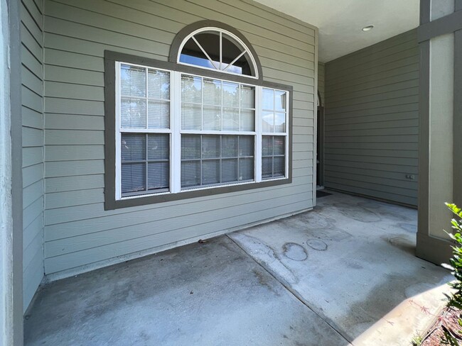 Building Photo - 3BR/2BA Pet Friendly Home in Sorrento! Ava...