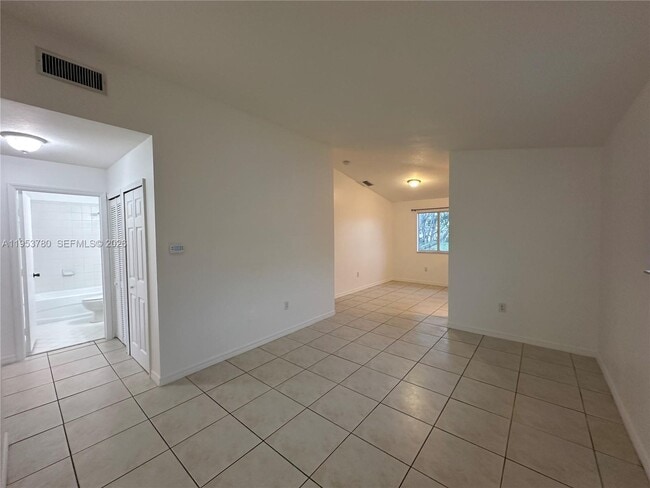 Building Photo - 1261 SE 27th St