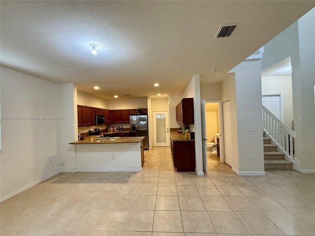 Building Photo - 698 SE 34th Terrace