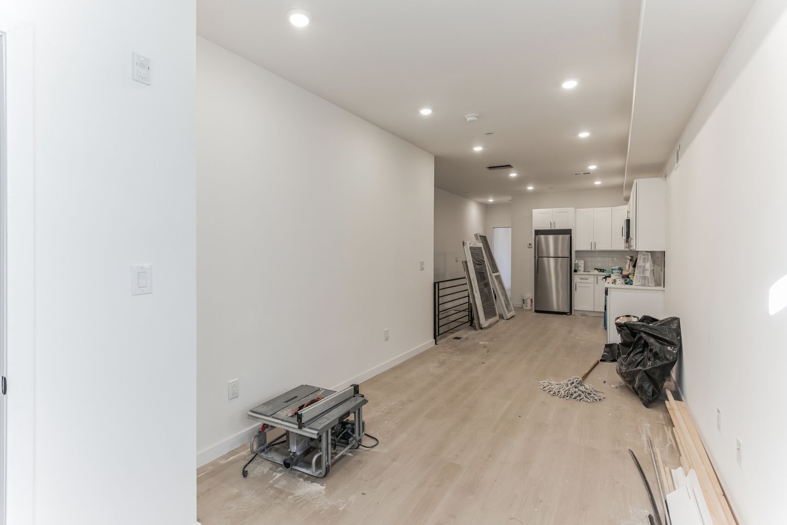 Building Photo - 812 N Holly St