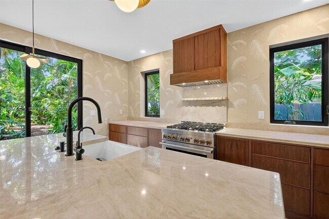 Building Photo - 2330 Overbrook St