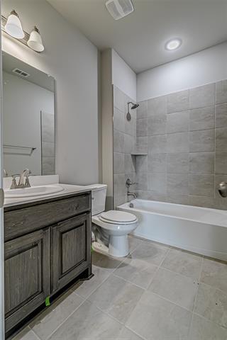 Building Photo - 327 Sweetspire Dr
