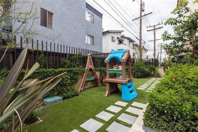 Building Photo - 330 Salem St