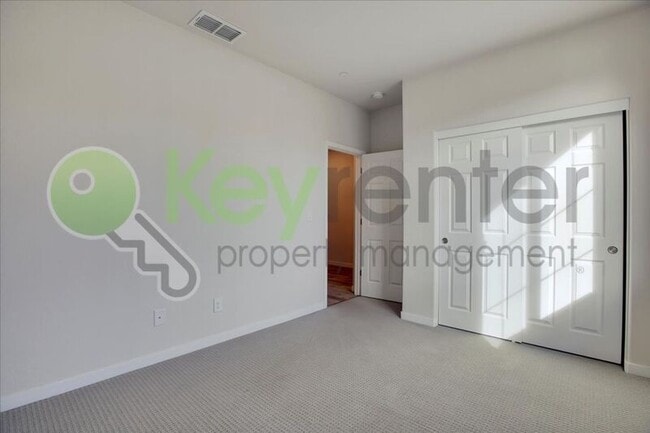 Building Photo - 5584 Harcrest Dr