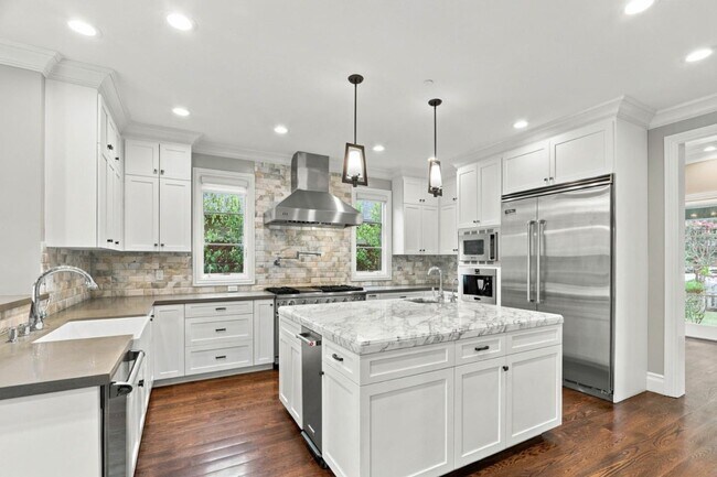 Building Photo - 3878 Magnolia Dr