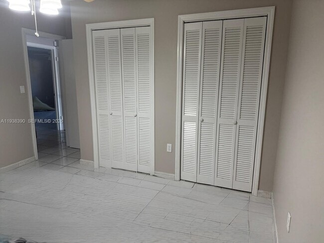 Building Photo - 2912 SW 38th Ct