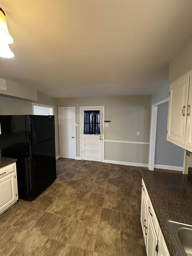 Building Photo - 4197 Woodcrest Dr