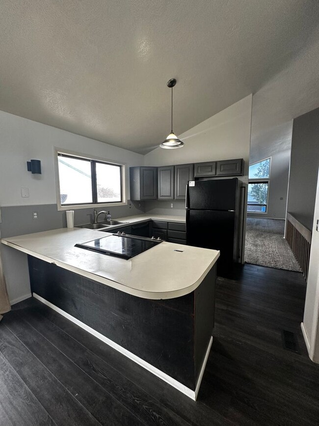 Building Photo - MOVE IN SPECIAL-- DECEMBER RENT FREE--Wonderful Single-Family Home in The Highland Area