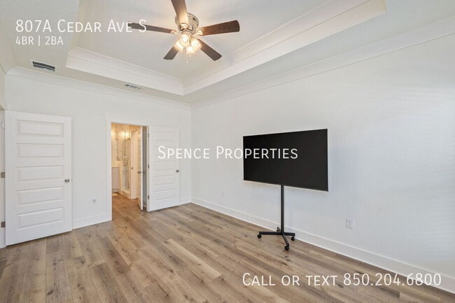 Building Photo - 807A Cedar Ave S