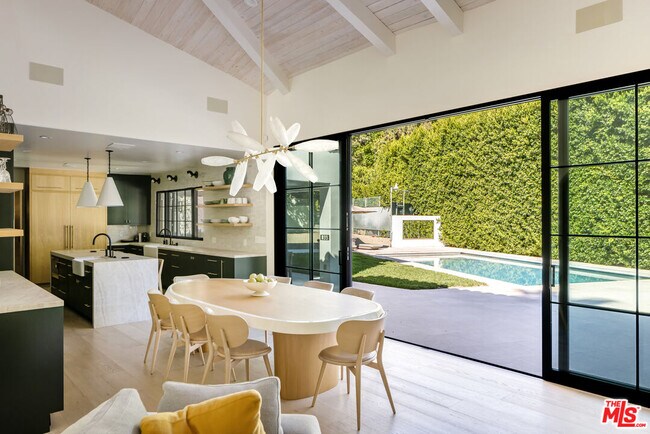 Building Photo - 7651 Willow Glen Rd