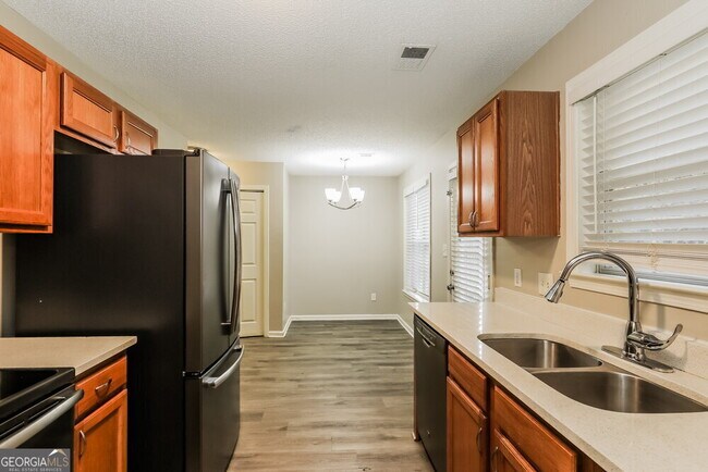Building Photo - 10990 Knotty Pine Pl