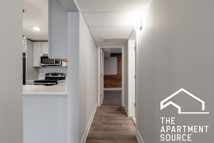 Building Photo - 1214 N La Salle Dr