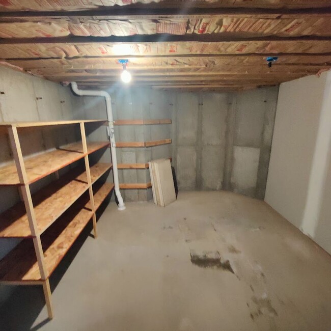 Building Photo - 5 Bed/3 Bath Townhome for Rent in Cedar Hi...