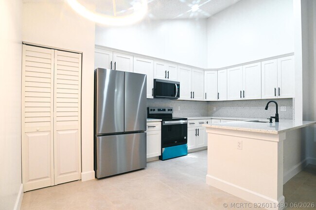Building Photo - 1148 Summit Trail Cir