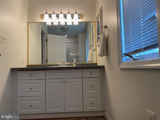 Building Photo - 1420 Riverside Dr