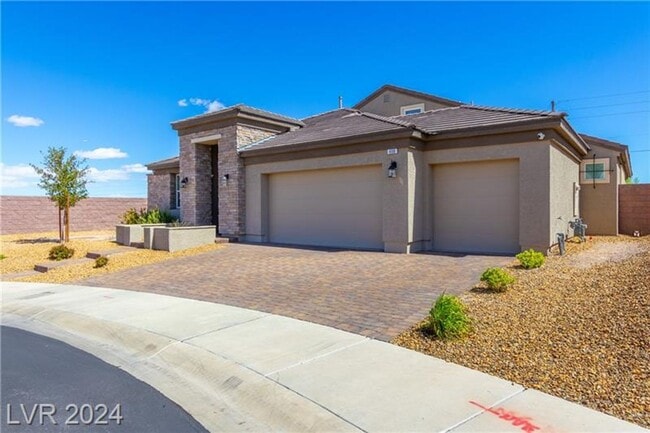 Building Photo - Elevated Desert Living with Strip & Mountain Views – Fully Furnished 6-Bedroom Retreat!