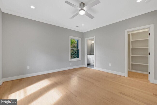 Building Photo - 6226 Kellogg Dr