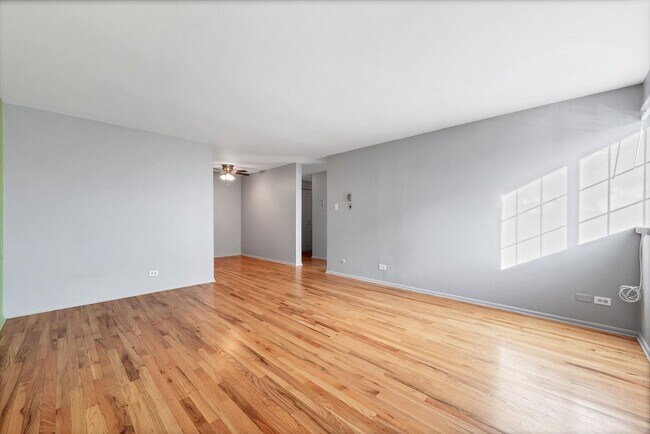 Building Photo - Stunning 2BR/1BA Condo Steps from Cheesman Park!