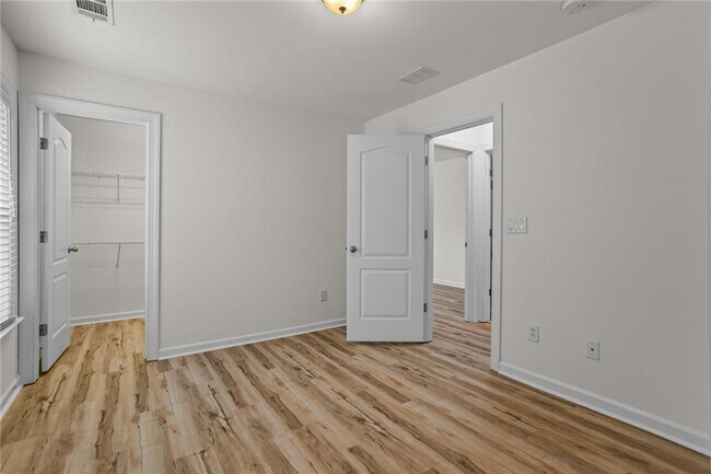 Building Photo - 3910 Dalwood Dr