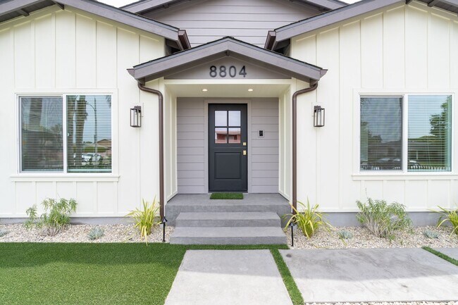 Building Photo - Beautifully Renovated 3-Bedroom Home – Mod...