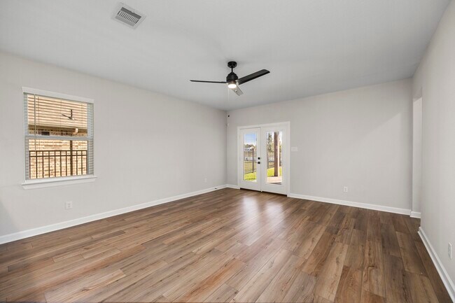 Building Photo - 3052 Sorrento Hl Dr