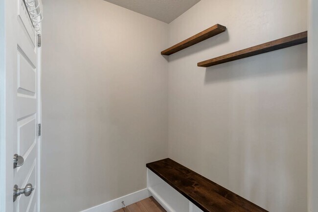 Building Photo - Available Now | American Fork, UT | 5 Bed | 3 Full Bath | Single-Family Home