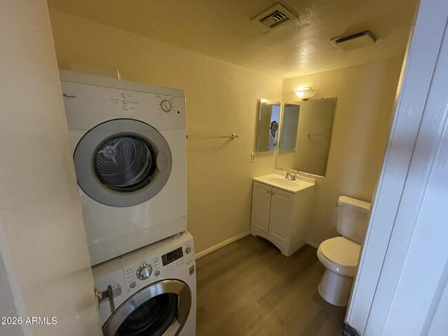 Building Photo - 2040 S Longmore