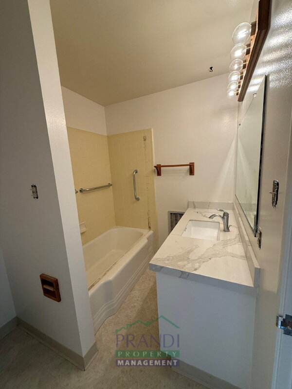 Building Photo - 312 Las Flores Ave
