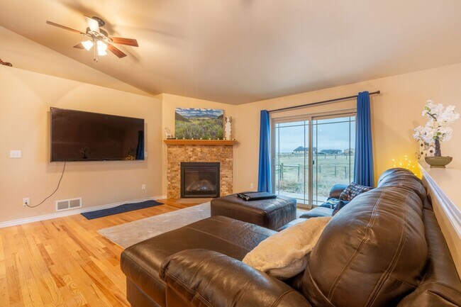 Building Photo - Great 3-Bedroom 2-Bathroom Home with Space in Cheyenne