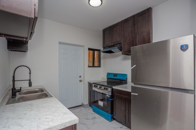 Building Photo - 7505 S Yates Blvd