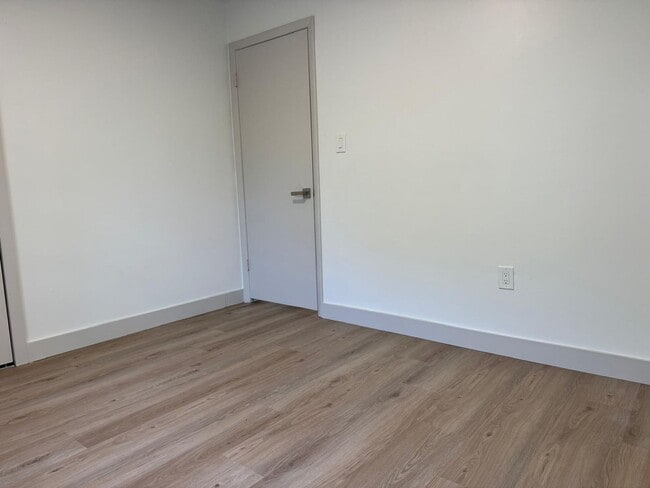 Building Photo - Newly Remodeled - 3 bedroom 2 bath - Ready to Move In!