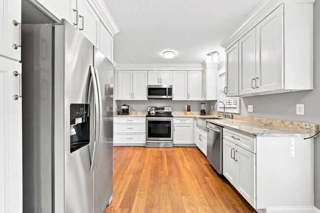 Building Photo - 126 Oakmont Dr