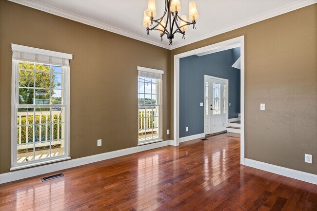 Building Photo - Greenback 37742 - 4 bedroom, 4.5 bath home...