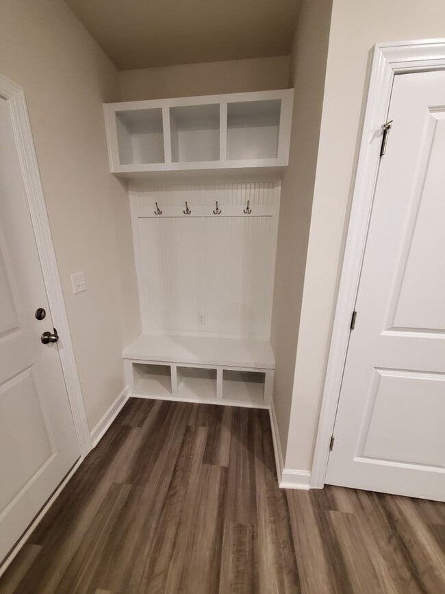 Building Photo - Beautiful Home in Huntersville